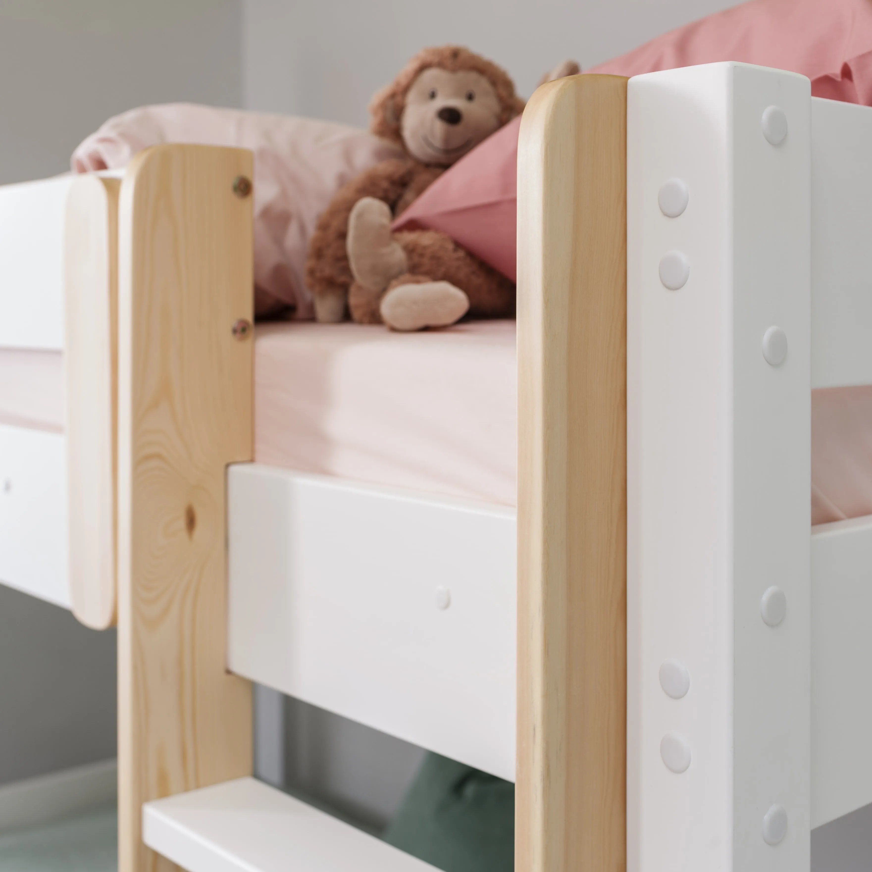 Una Triple Bunk Bed Triple Sleeper in Classic White & Pine