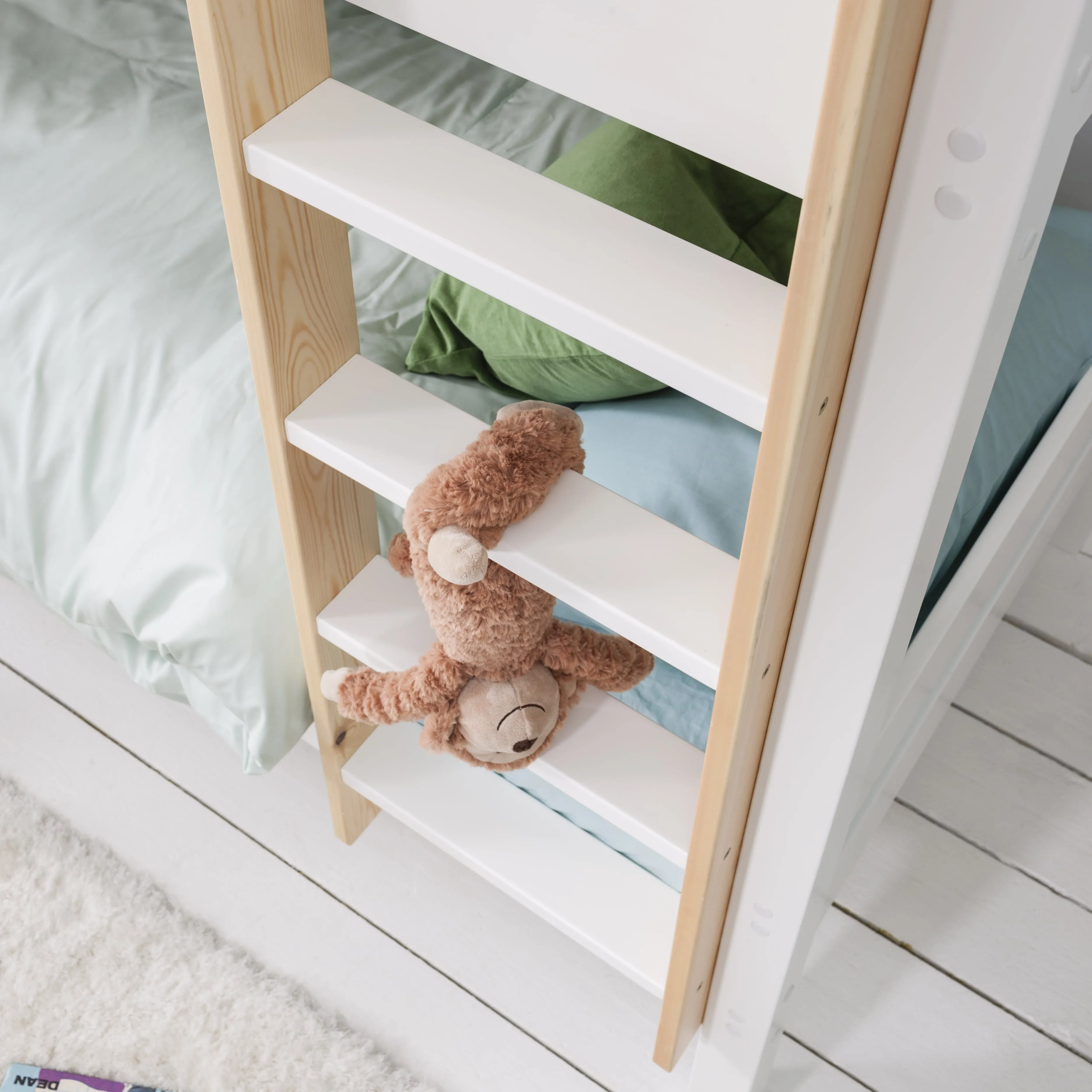 Una Triple Bunk Bed Triple Sleeper in Classic White & Pine